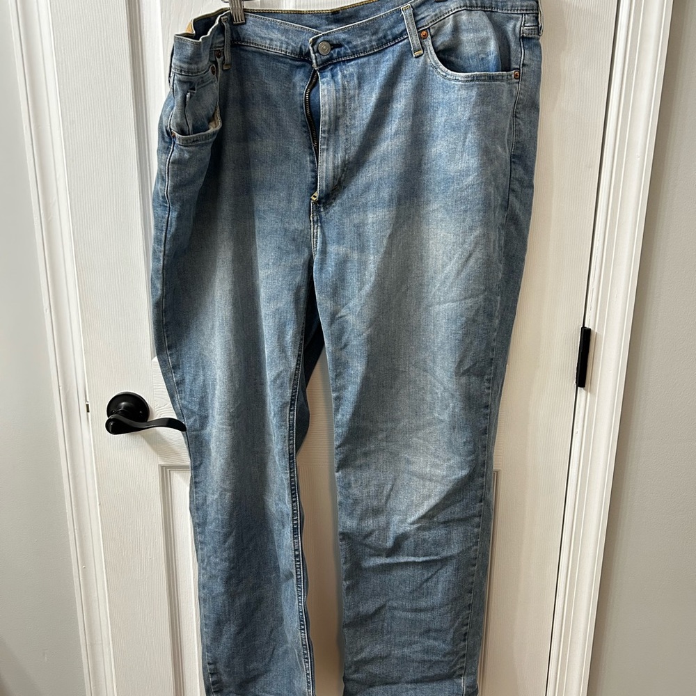 Levi’s 541 Athletic Fit Medium Blue Wash Jeans 44w 32L  - great condition!